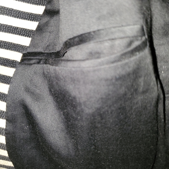 Elizabeth and James Blazer Size 4 - Picture 10 of 13